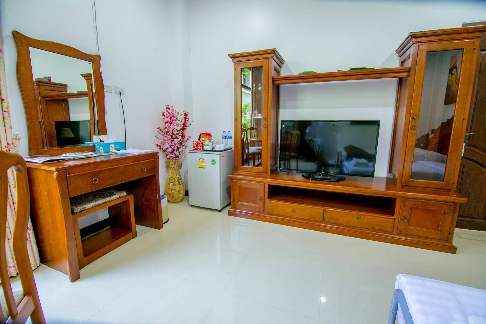 Appartement Palm Oasis à Nai Harn Extérieur photo